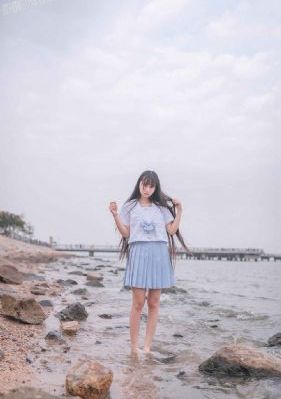 在宿舍撅着屁股被双根室友玩