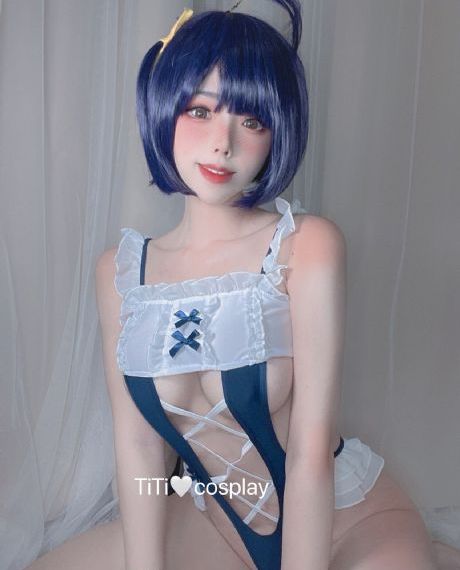 秘书伺候老板玩3p