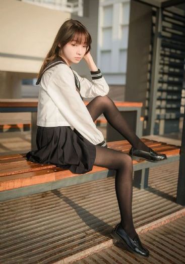 年轻的小子三级
